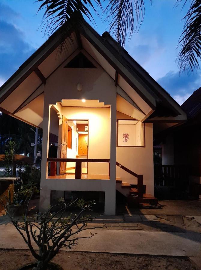 Hotel Phuphat Beach Khanom Exterior foto