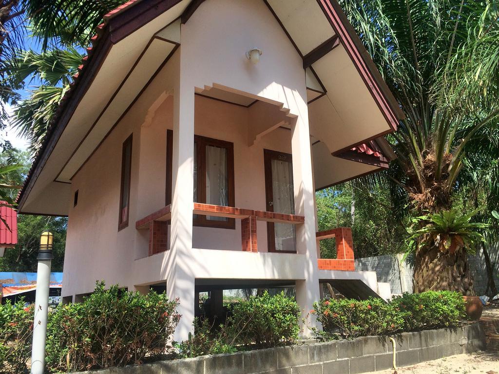 Hotel Phuphat Beach Khanom Exterior foto