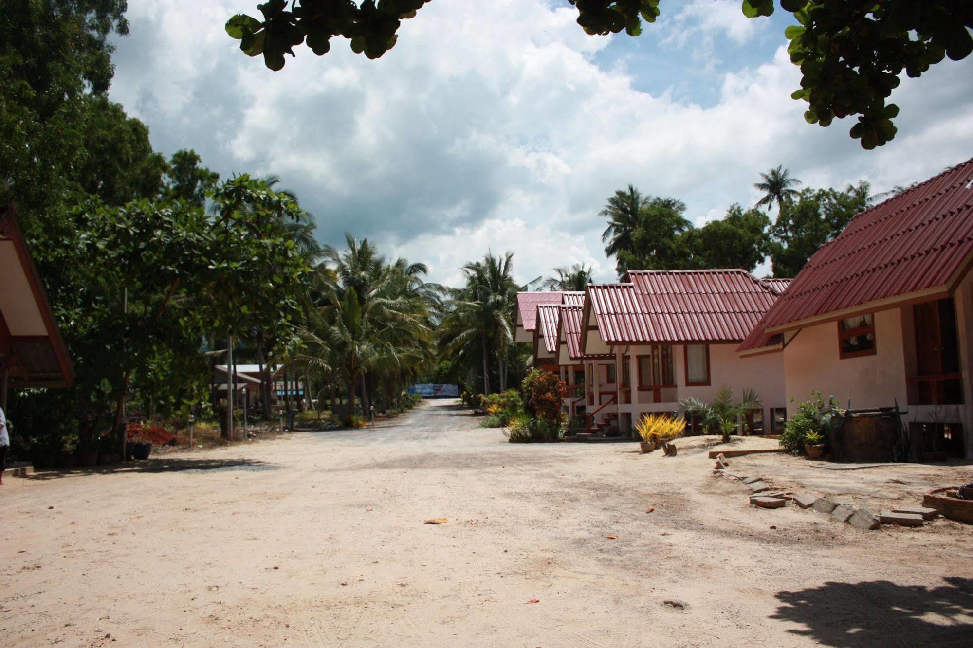 Hotel Phuphat Beach Khanom Exterior foto