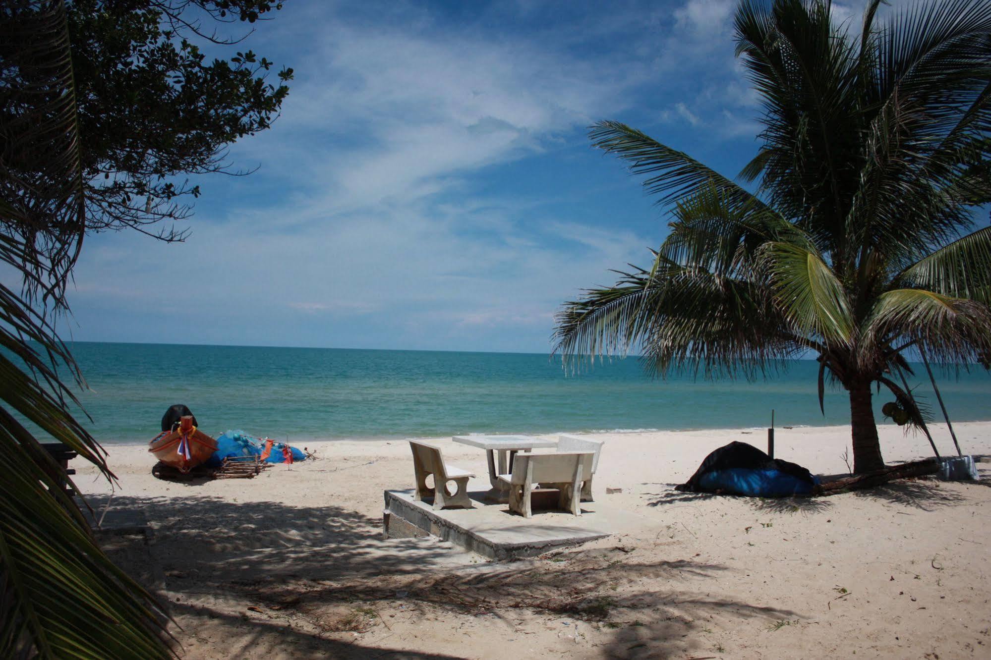 Hotel Phuphat Beach Khanom Exterior foto